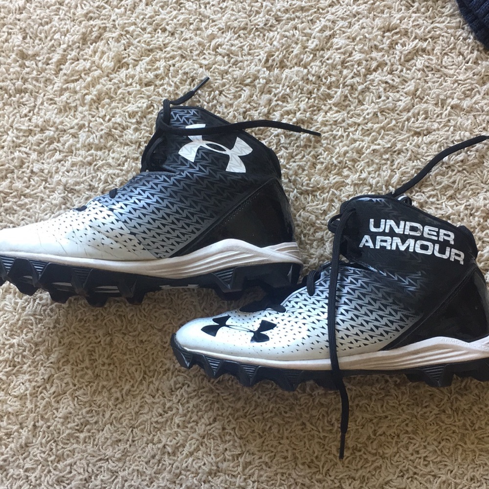 Youth cleats